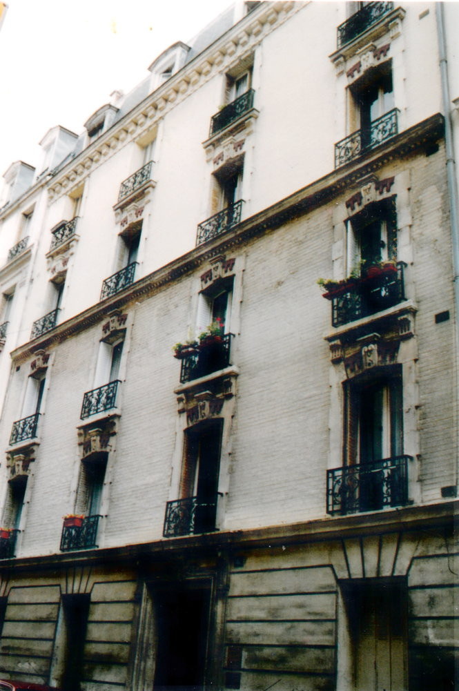 Tại đây, Người đã tham gia thành lập Hội những người An Nam yêu nước và một lãnh đạo của Hội với tên hoạt động Nguyễn Ái Quốc. Đây cũng là giai đoạn người soạn thảo Bản yêu sách tám điểm của nhân dân An Nam gửi tới các cường quốc dự Hội nghị Versailles năm 1919. Ảnh: Tuổi Trẻ.