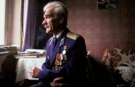 Trung tá Petrov đã ngăn chặn cuộc chiến tranh hạt nhân, nhưng mãi cho tới gần đây ông mới được nhận phần thưởng và được vinh danh vì hành động tuyệt vời của mình.