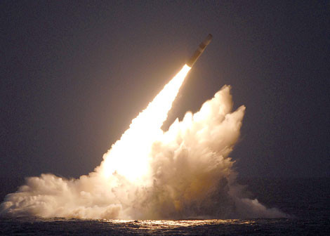 Tên lửa đạn đạo liên lục địa phóng từ tàu ngầm Trident D5.