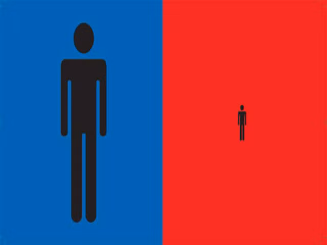 Nhìn nhận về bản thân: Người phương Tây rất quan trọng cái Tôi, đề cao tính cá nhân trong một số khía cạnh của đời sống. Họ đòi hỏi những người xung quanh phải tôn trọng những gì thuộc về vấn đề cá nhân. Ở phương Đông, cái Tôi thường nhỏ bé, dễ bị khỏa lấp và việc quên đi cái Tôi được cho là một đức tính đáng khen ngợi.