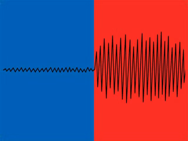 Tiếng ồn trong nhà hàng: Người phương Tây rất ngại việc nói to ở nơi đông người. Vì vậy, ở nơi công cộng như nhà hàng, quán ăn, họ nói nhỏ chỉ đủ để người ngồi với mình nghe thấy. Ngay cả việc gọi nhân viên phục vụ cũng được thể hiện bằng mắt và động tác tay. Người phương Đông khá vô tư trong việc này, họ có thể nói to, gọi nhau í ới nơi đông người.