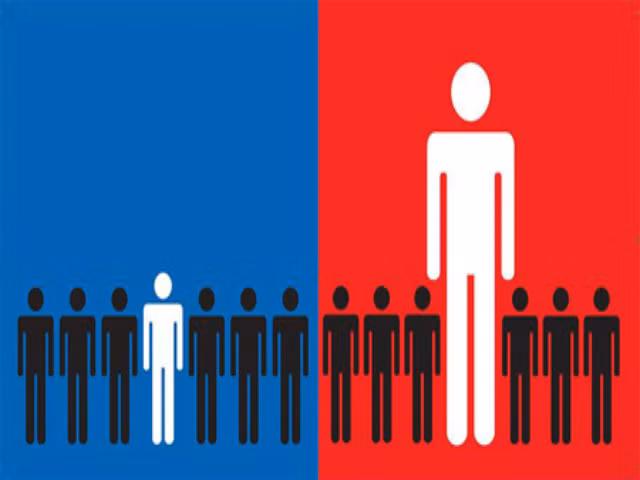 Cấp trên: Trong thế giới phương Tây sếp cũng là người đi làm kiếm sống như nhân viên. Chỉ có điều cấp bậc, tầm nhìn và lương bổng của sếp cao hơn một chút. Ở phương Đông, sếp được coi là "người khổng lồ".