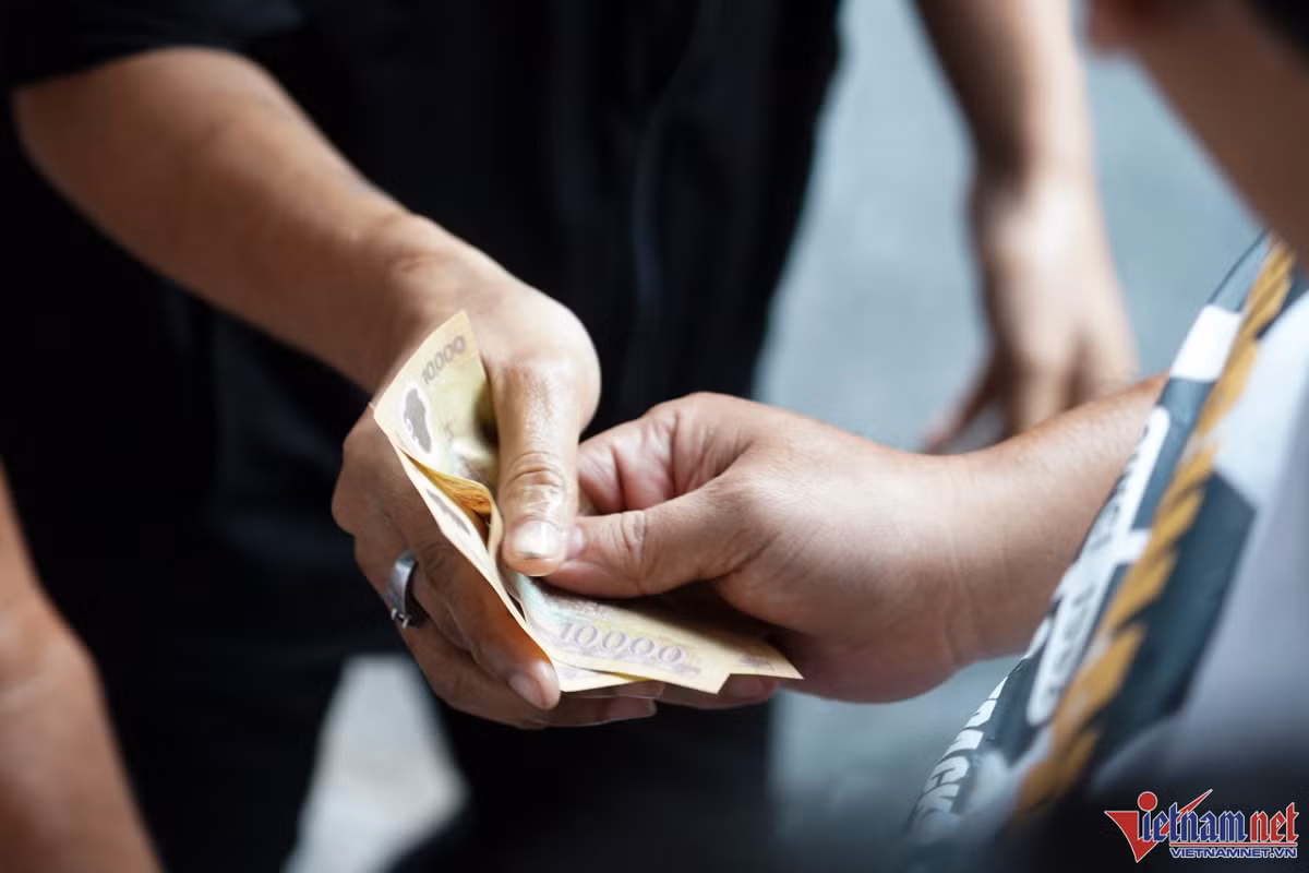 Theo quy định của chủ nhà, mỗi người chỉ được lấy 20.000 đ.