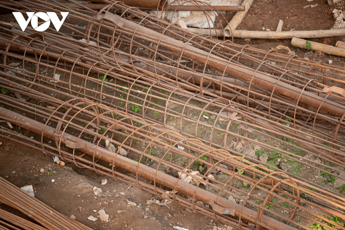 Nhiều vật liệu xây dựng như thép do để lâu đã có dấu hiệu han gỉ.