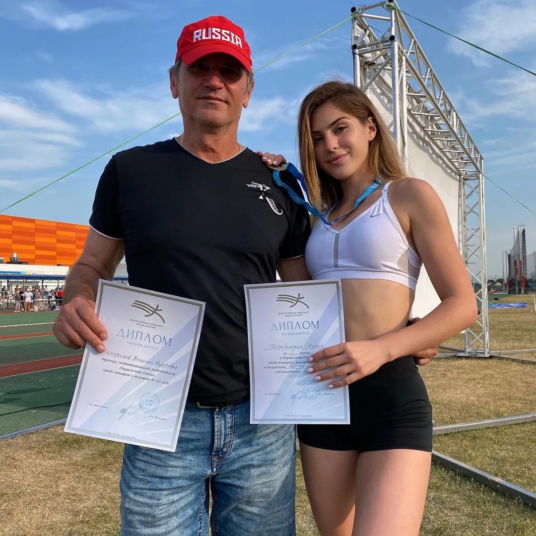 Tháng 6/2021, Maria giành tấm huy chương bạc Giải Vô địch U23 Nga. Đến tháng 8 cùng năm, cô tiếp tục lọt top 7 tại World Athletics U20 Championships, nội dung chạy 400 m vượt rào nữ. Thành tích ấn tượng giúp cô nhanh chóng trở thành "hiện tượng" và được nhiều kênh truyền thông đưa tin.