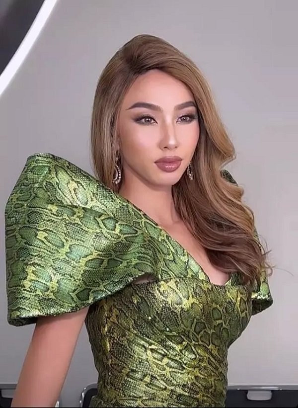 Thùy Tiên năm lần bảy lượt bị lớp makeup dìm nhan sắc - Hình 3 Thuy Tien nam lan bay luot bi lop makeup dim nhan sac-Hinh-3