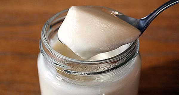 Phu nu an sua chua vao 3 thoi diem vang tot gap boi