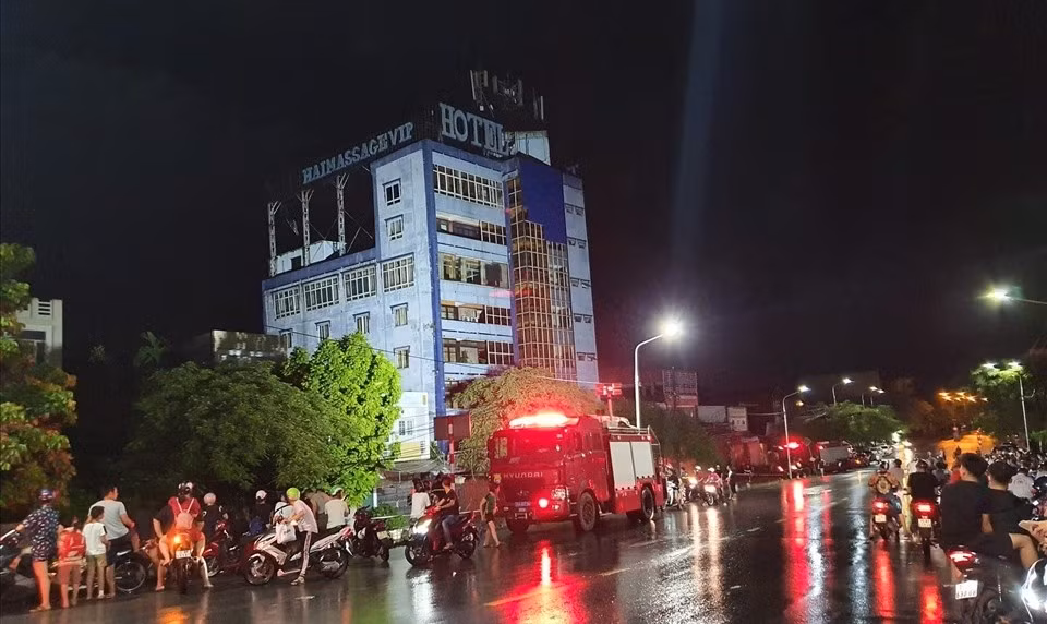 Nha 6 tang o Hai Phong do sap trong dem