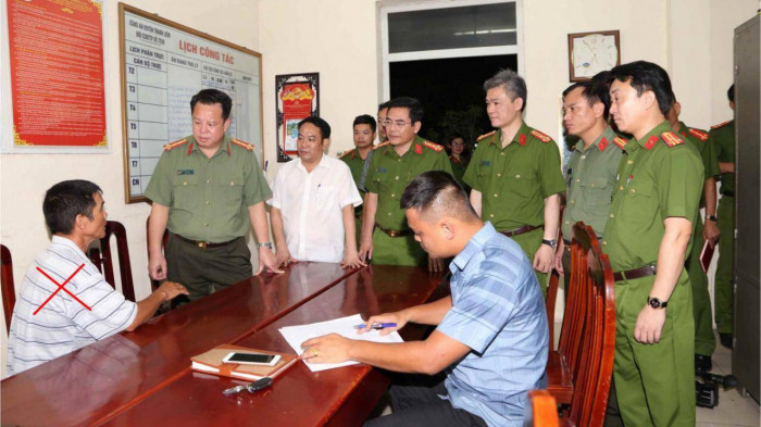 Bắt nghi phạm quăng mìn vào ô tô người khác Bat nghi pham quang min vao o to nguoi khac