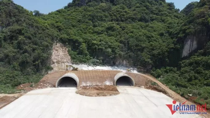 Thong ham chui cao toc Bac Nam, tram cong nhan khong nghi le gio To