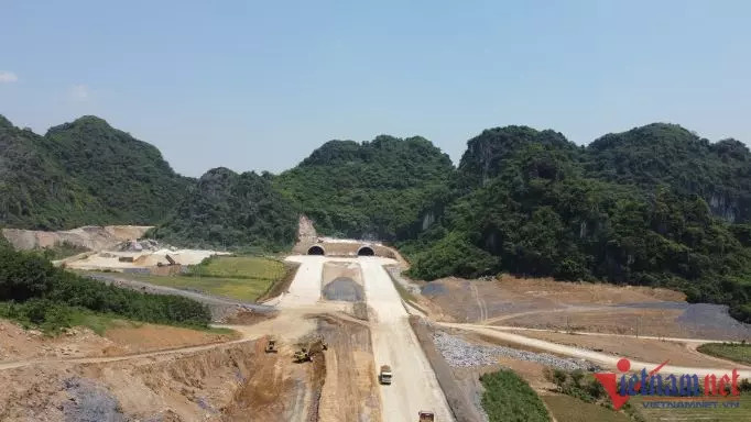 Thong ham chui cao toc Bac Nam, tram cong nhan khong nghi le gio To-Hinh-2