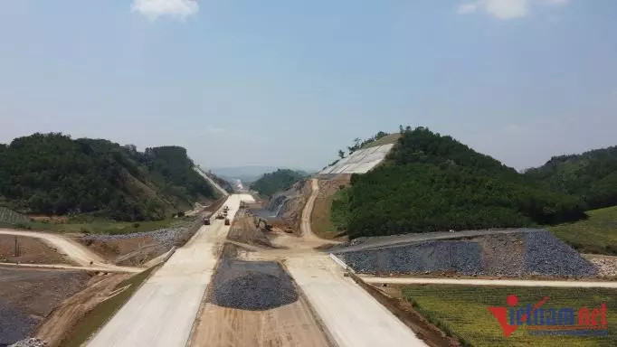 Thong ham chui cao toc Bac Nam, tram cong nhan khong nghi le gio To-Hinh-4