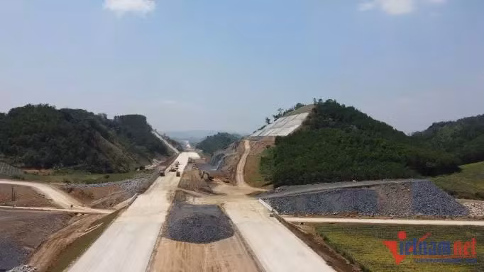 Thong ham chui cao toc Bac Nam, tram cong nhan khong nghi le gio To-Hinh-4