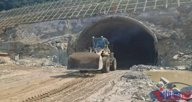 Thong ham chui cao toc Bac Nam, tram cong nhan khong nghi le gio To-Hinh-9