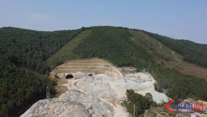 Thong ham chui cao toc Bac Nam, tram cong nhan khong nghi le gio To-Hinh-7