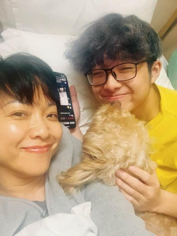 MC Thao Van xuc dong khi thay con trai 17 tuoi di kham nghia vu quan su