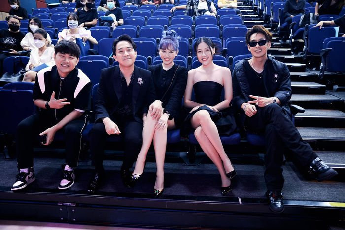 Style cua Hari Won ngay cang nhat nhoa va nham chan-Hinh-7