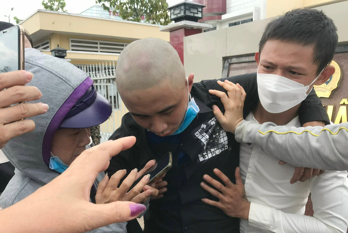 Bi cao lao vao xe dang chay sau khi nghe tuyen an