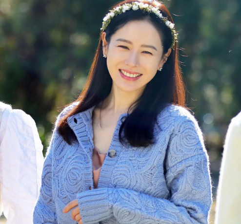 Bí quyết rửa mặt trẻ hóa làn da của Kim Tae Ri và chị đẹp Son Ye Jin - Hình 5 Bi quyet rua mat tre hoa lan da cua Kim Tae Ri va chi dep Son Ye Jin-Hinh-5