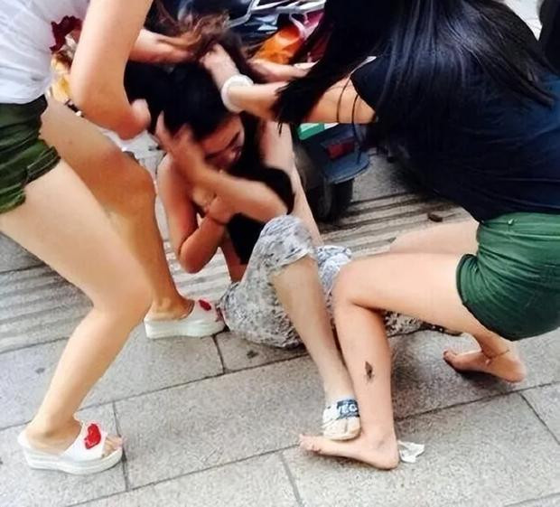 Xong den nha doi chinh that bo chong, tieu tam an dap toi ta-Hinh-2