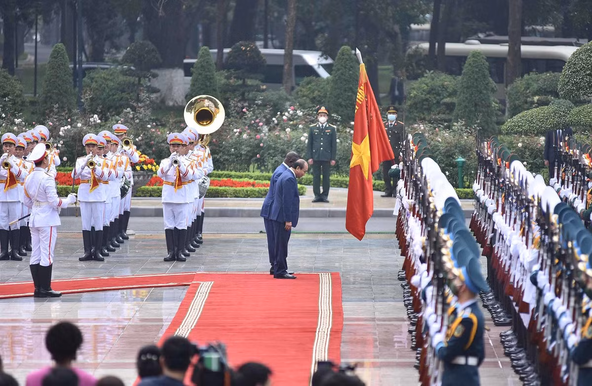 Chu tich nuoc chu tri le don Tong thong Cong hoa Sierra Leone-Hinh-3