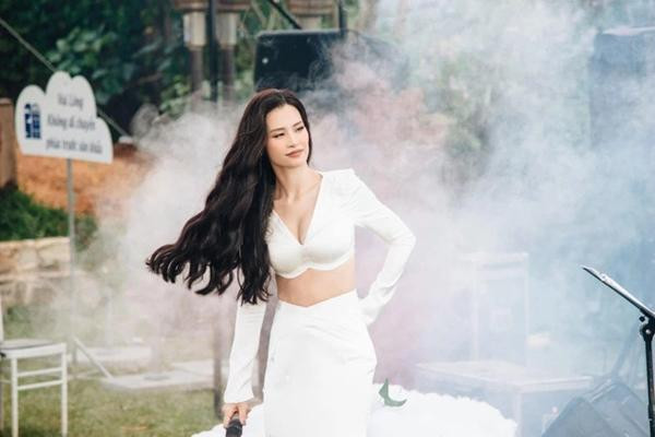 Nhãn hàng hợp tác với Đông Nhi lên tiếng khi bị tấn công Nhan hang hop tac voi Dong Nhi len tieng khi bi tan cong