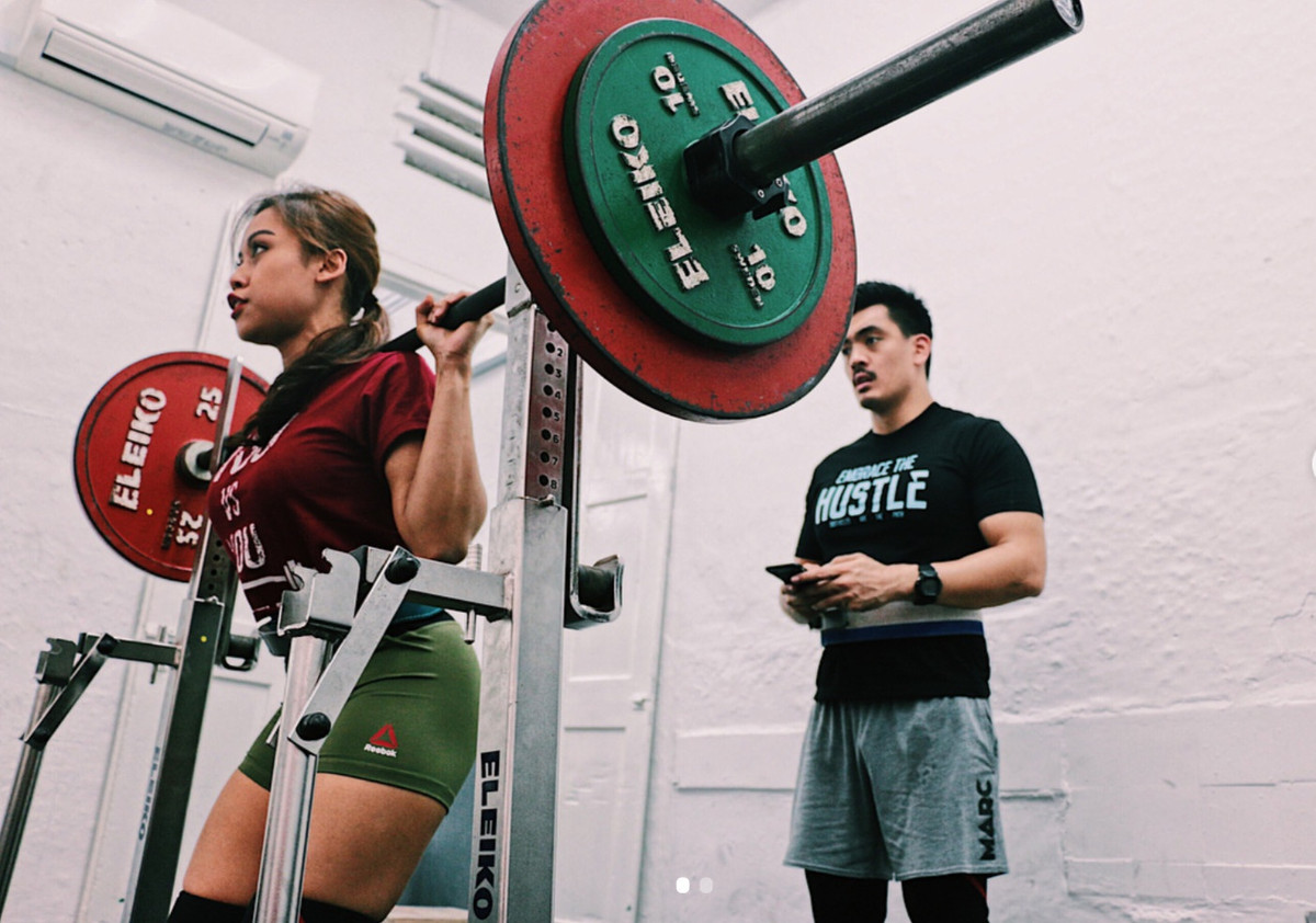 "Hồi đó tôi không có ý thức về sức mạnh hay khả năng nâng tạ của mình, thế nên khi vượt qua kỷ lục quốc gia, tôi không biết tiềm năng của mình có ý nghĩa gì. Song đó là một bước ngoặt, bạn trai tôi gợi ý nên mời một huấn luyện viên nâng cao sức mạnh để xem tôi có thể làm được những gì", cô kể. Tại "Giải vô địch cử tạ cổ điển châu Á 2018" tổ chức ở Ulaanbaatar, Mông Cổ, cô đã giành HCV khi nâng được mức tạ 173 kg, vượt kỷ lục châu Á trước đó 13 kg.