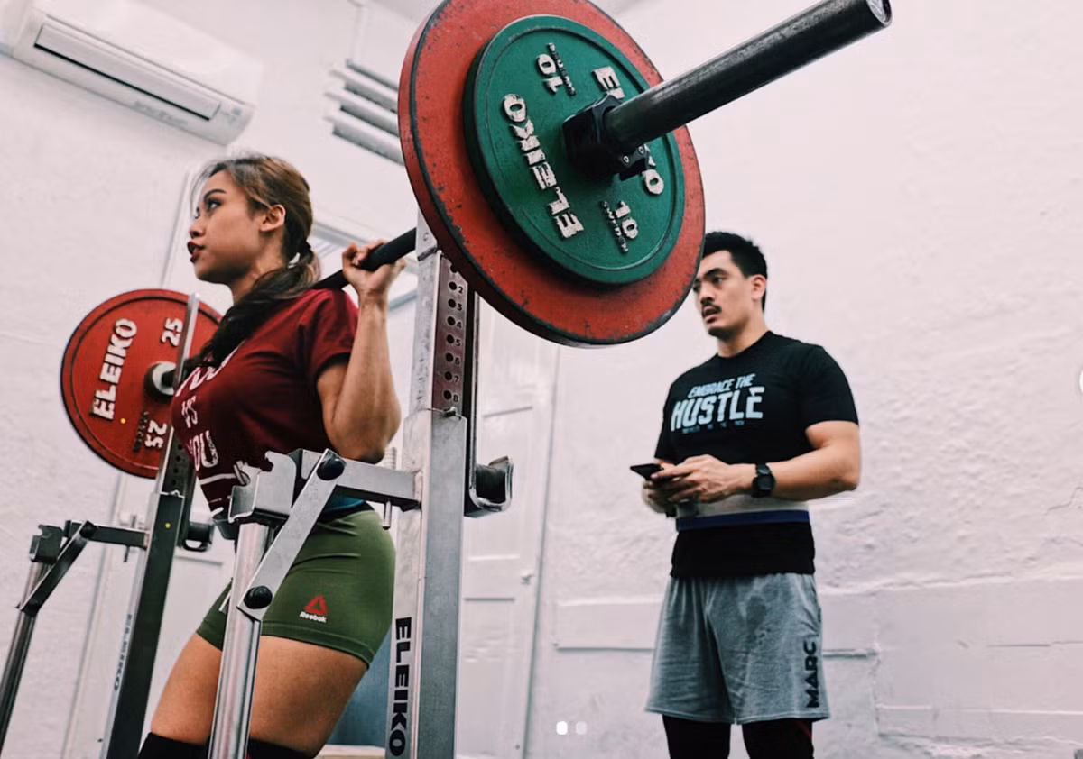 "Hồi đó tôi không có ý thức về sức mạnh hay khả năng nâng tạ của mình, thế nên khi vượt qua kỷ lục quốc gia, tôi không biết tiềm năng của mình có ý nghĩa gì. Song đó là một bước ngoặt, bạn trai tôi gợi ý nên mời một huấn luyện viên nâng cao sức mạnh để xem tôi có thể làm được những gì", cô kể. Tại "Giải vô địch cử tạ cổ điển châu Á 2018" tổ chức ở Ulaanbaatar, Mông Cổ, cô đã giành HCV khi nâng được mức tạ 173 kg, vượt kỷ lục châu Á trước đó 13 kg.