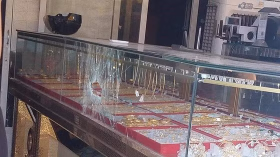 Binh Duong: Truy bat 2 doi tuong cuop tiem vang