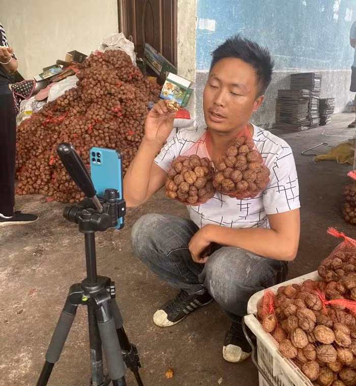'Lang vach da' o Trung Quoc lam giau nho len mang ke kho-Hinh-5
