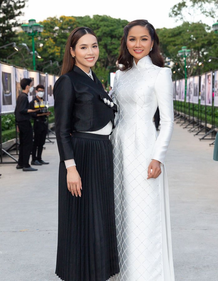 HHen Niê vẫn thừa nhận thua kém 2 mỹ nhân này - Hình 4 HHen Nie van thua nhan thua kem 2 my nhan nay-Hinh-4