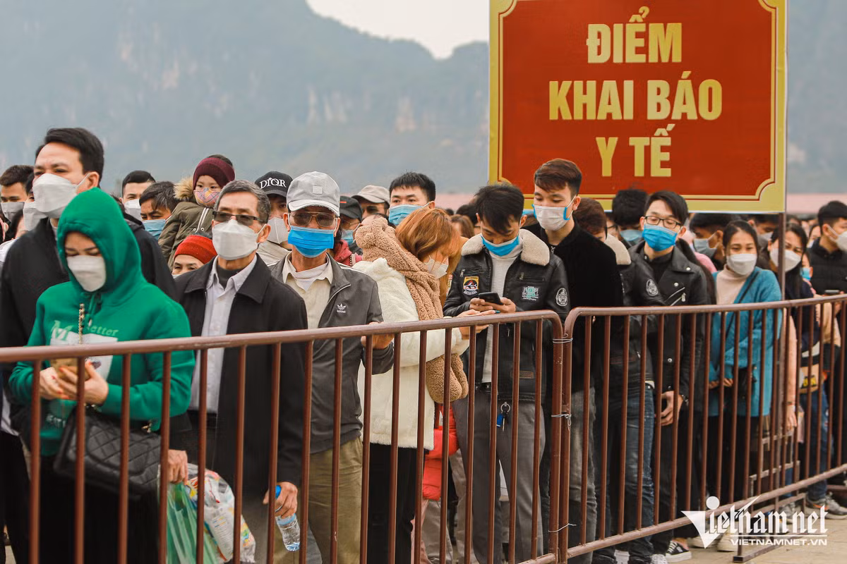 Hon van nguoi do ve chua Tam Chuc du xuan-Hinh-2