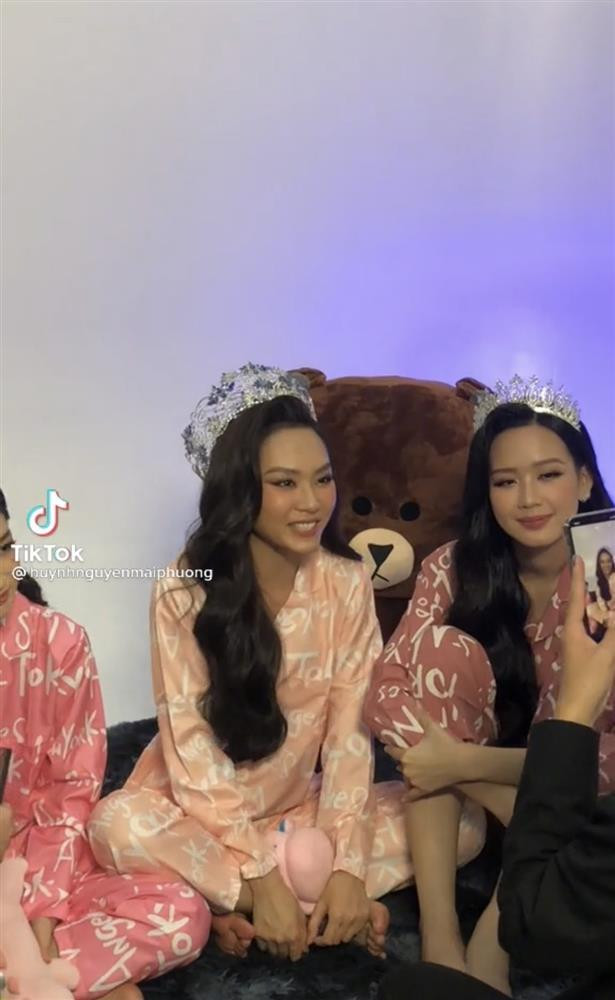 Top 3 Miss World va Miss Universe '1 troi 1 vuc' khi mac do ngu-Hinh-2