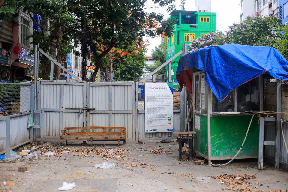 Trong công trường các ga ngầm hiện tại chỉ có bảo vệ trông coi, không có công nhân hoạt động.