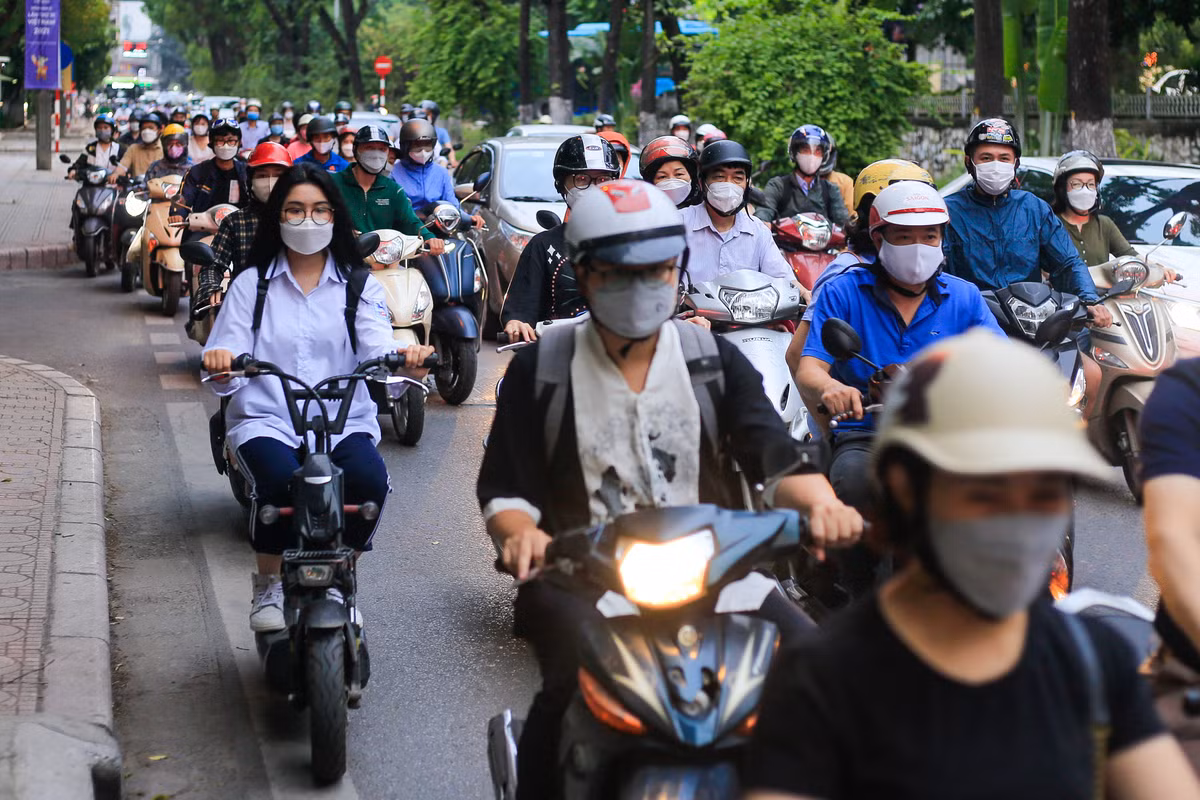 Đường Kim Mã (quận Ba Đình) hay xảy ra tình trạng ùn tắc giao thông vào giờ cao điểm, do đây cũng là một trong những đoạn đường chính dẫn vào trung tâm thành phố Hà Nội.