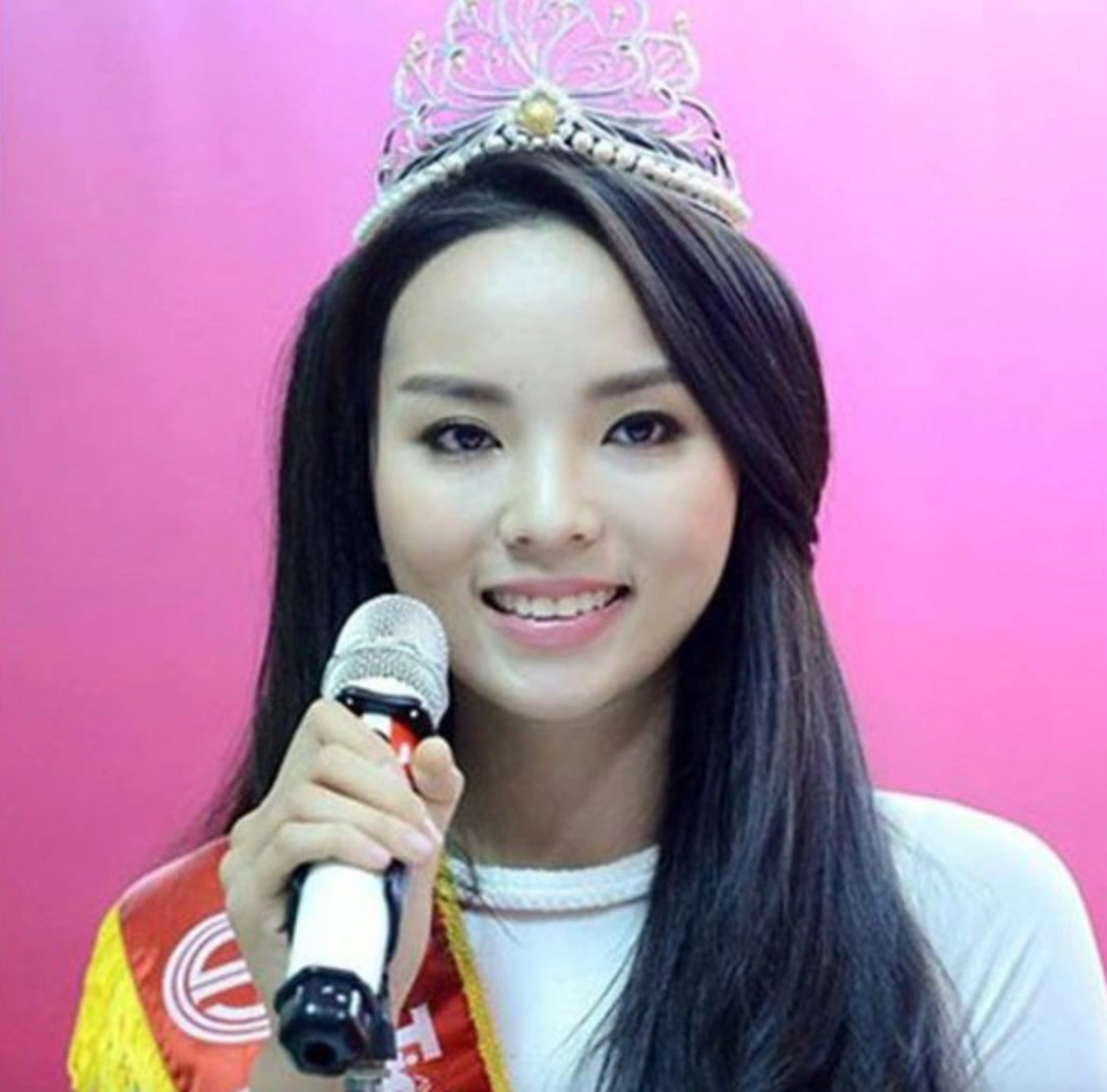 Nhan sac hoa hau Ky Duyen thay doi “ngoan muc” ra sao sau 8 nam-Hinh-2