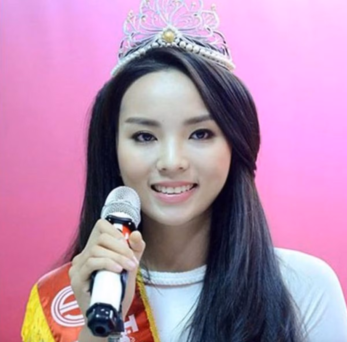 Nhan sac hoa hau Ky Duyen thay doi “ngoan muc” ra sao sau 8 nam-Hinh-2