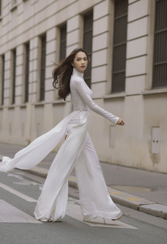 Mỹ nhân chuyển giới Vbiz trong tà áo dài trắng - Hình 2 My nhan chuyen gioi Vbiz trong ta ao dai trang-Hinh-2