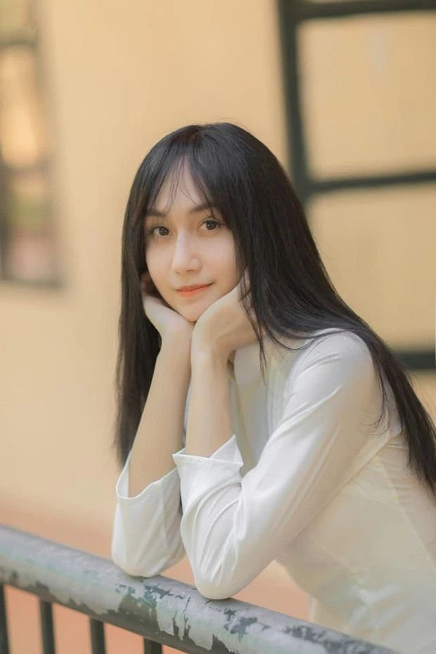 Mỹ nhân chuyển giới Vbiz trong tà áo dài trắng - Hình 6 My nhan chuyen gioi Vbiz trong ta ao dai trang-Hinh-6