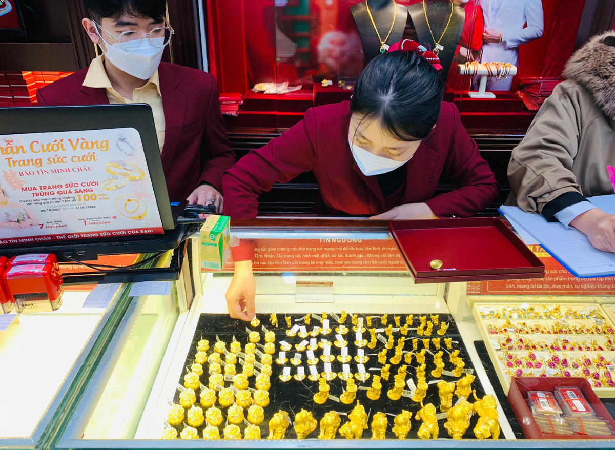 Giá vàng hôm nay 28/4: USD tăng vọt, vàng tiếp tục giảm mạnh Gia vang hom nay 28/4: USD tang vot, vang tiep tuc giam manh