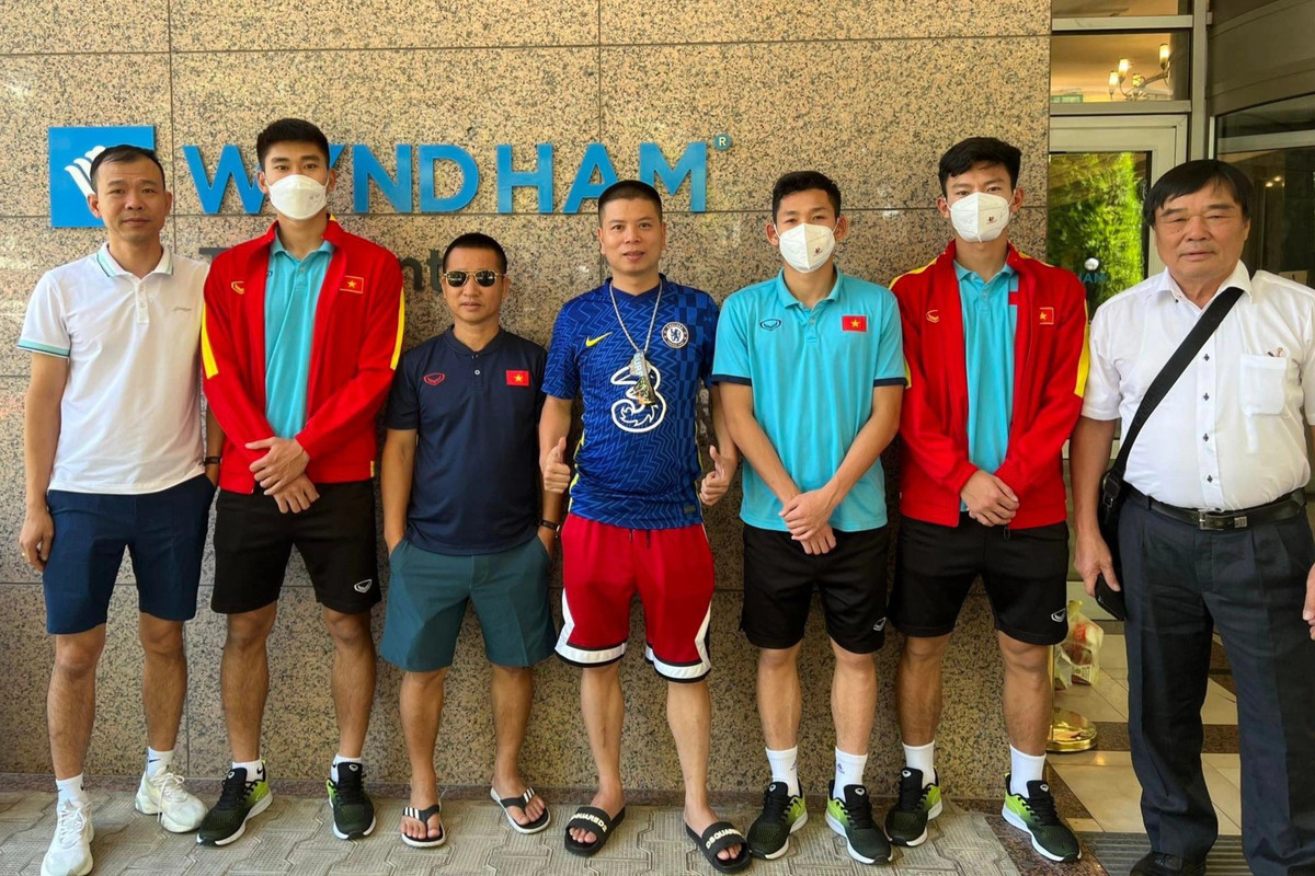 Chi hon 100 trieu dong di Uzbekistan co vu U23 Viet Nam-Hinh-3