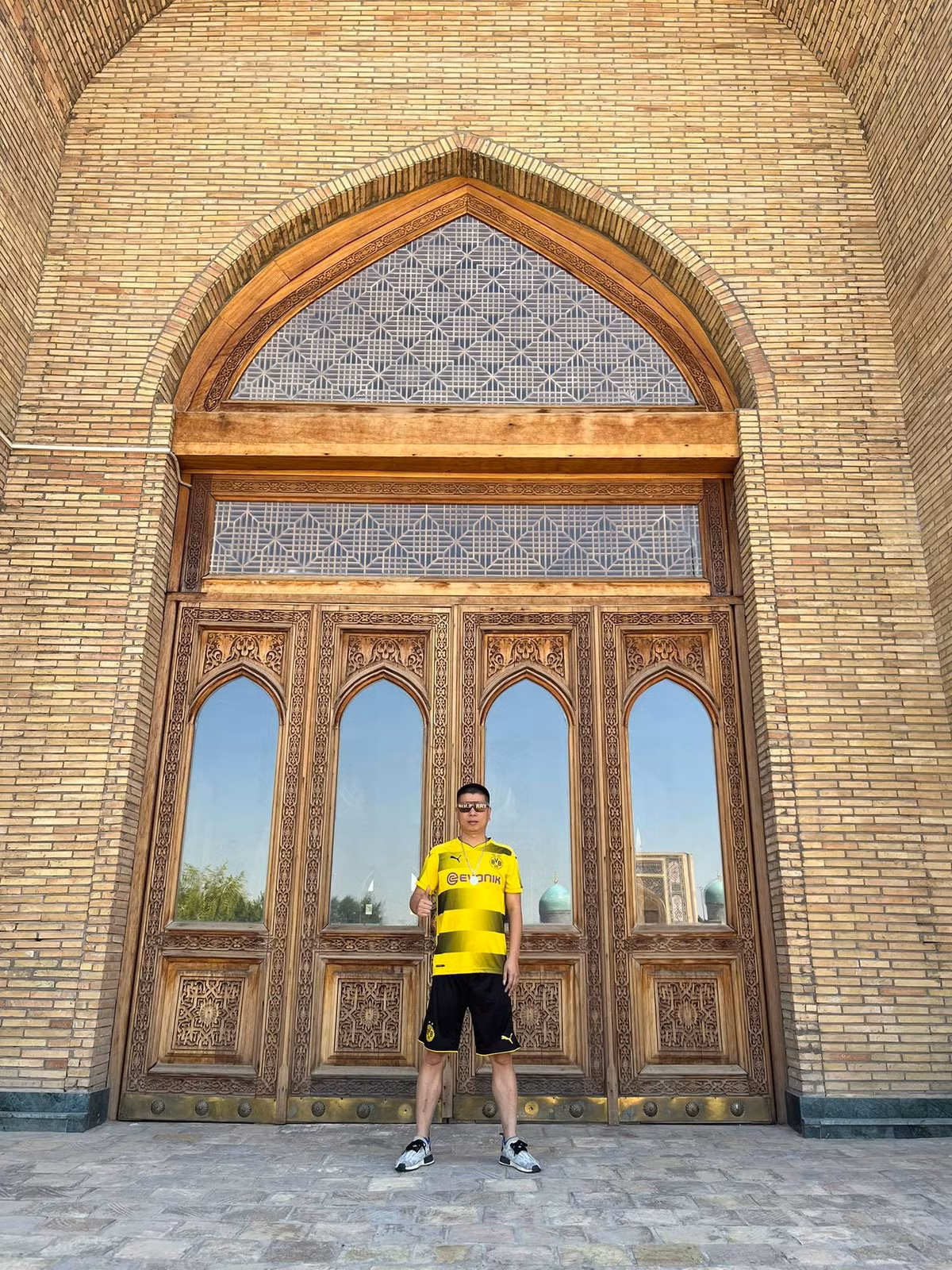 Chi hon 100 trieu dong di Uzbekistan co vu U23 Viet Nam-Hinh-5