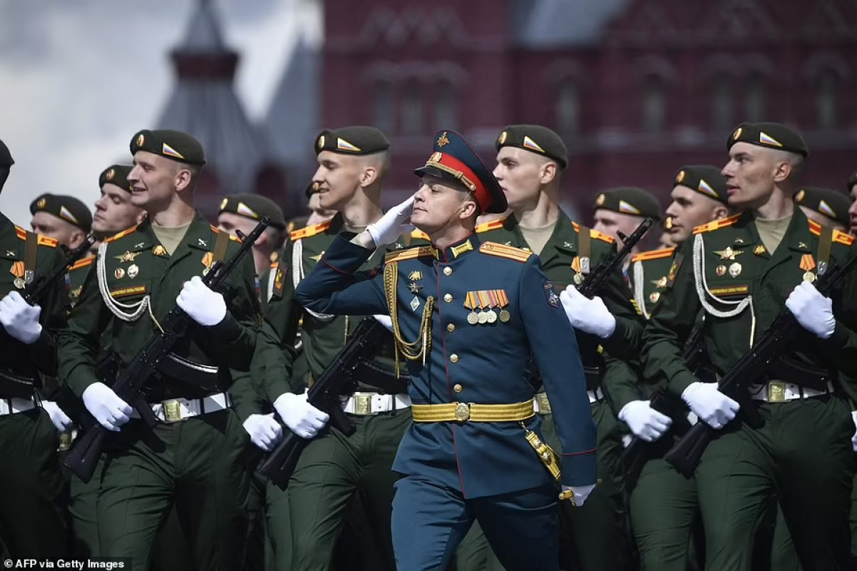 Người phát ngôn Điện Kremlin Dmitry Peskov cho biết, do năm nay không phải là năm kỷ niệm chẵn, nên Nga không mời các nhà lãnh đạo nước ngoài đến dự lễ duyệt binh Chiến thắng. Nhưng các hoạt động kỷ niệm vẫn diễn ra trên khắp đất nước, bởi đây là ngày lễ chính, quan trọng và thiêng liêng đối với người dân Nga. Ảnh: AFP.