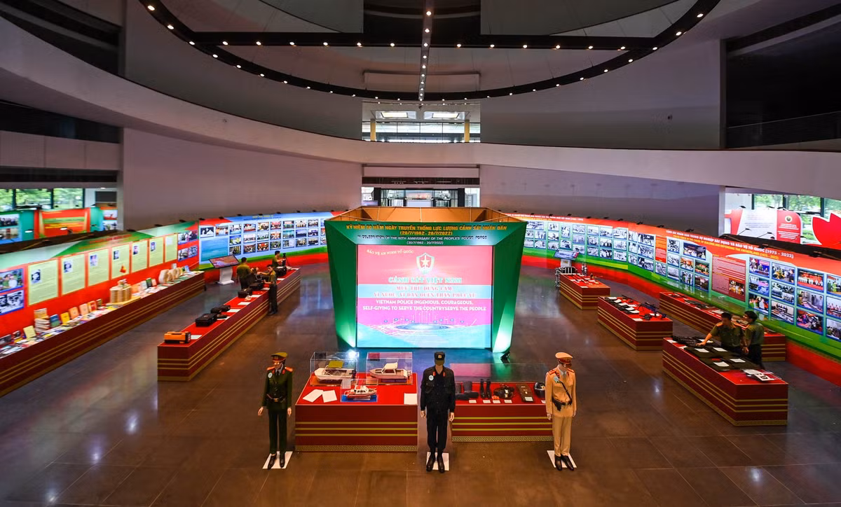 Can canh vu khi, khi tai hien dai cua canh sat Viet Nam