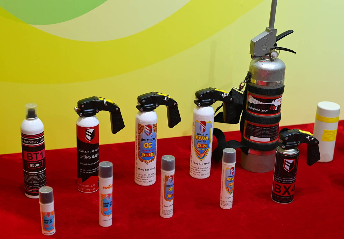 Các loại bình xịt hơi cay do Bộ Công an sản xuất được sử dụng trong giải tán đám đông, chống gây rối, biểu tình, bạo loạn.