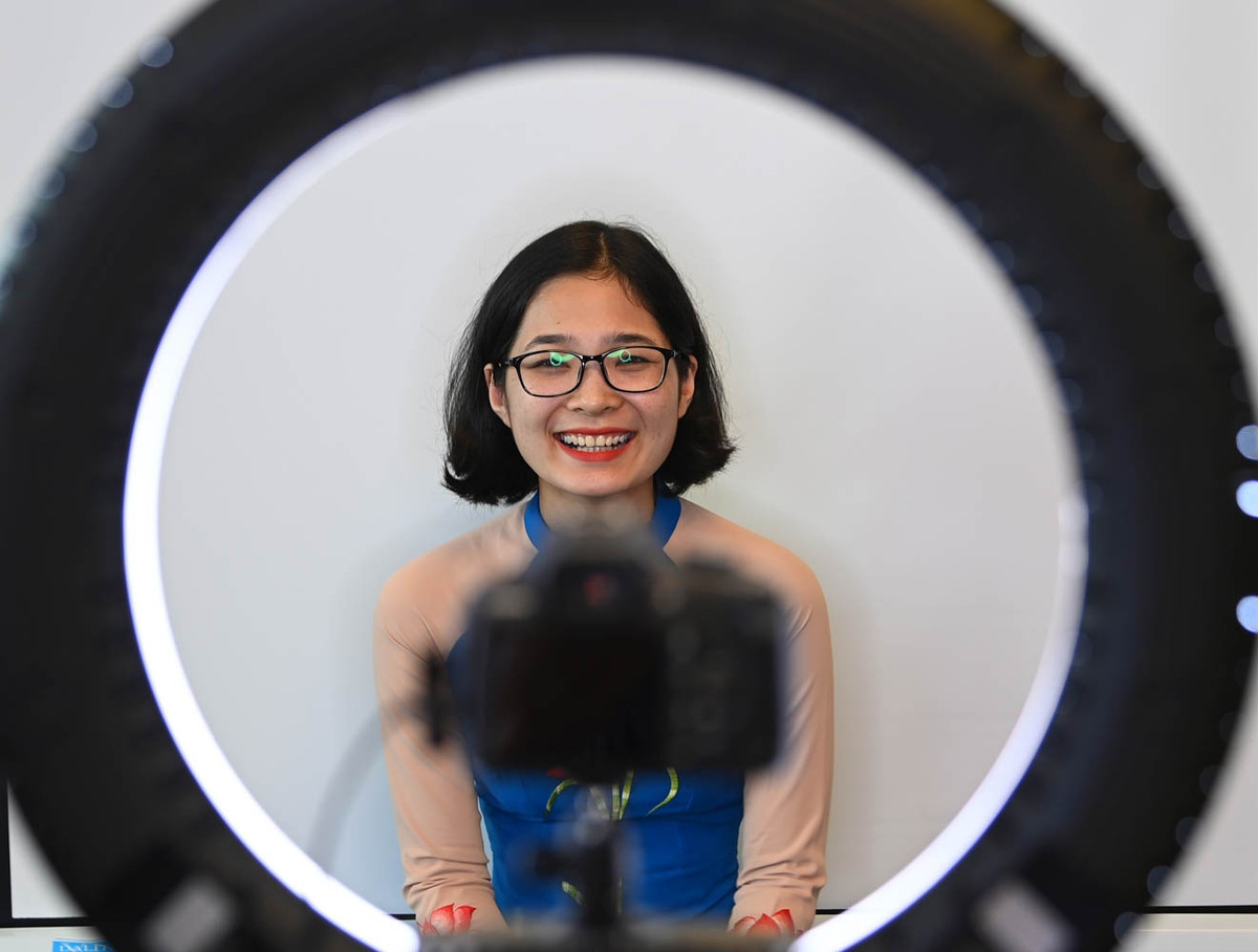 Cũng trong buổi triển lãm hôm nay, khách tham quan được trải nghiệm tiện ích làm thẻ căn cước công dân gắn chip tại chỗ.