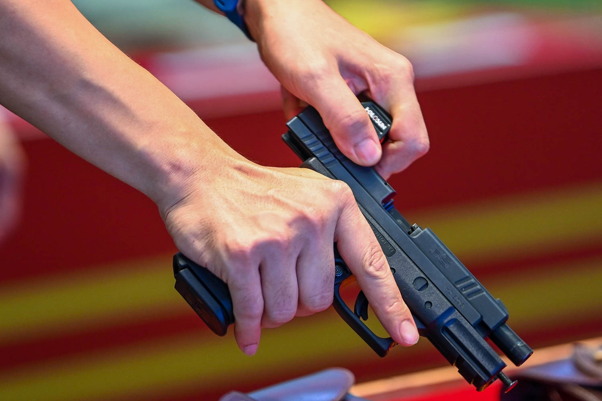 Nhiều loại súng lục như Glock19, HS11, HS9, SVN 88, Glock 34, APX, PX4... cũng được trưng bày tại triển lãm.