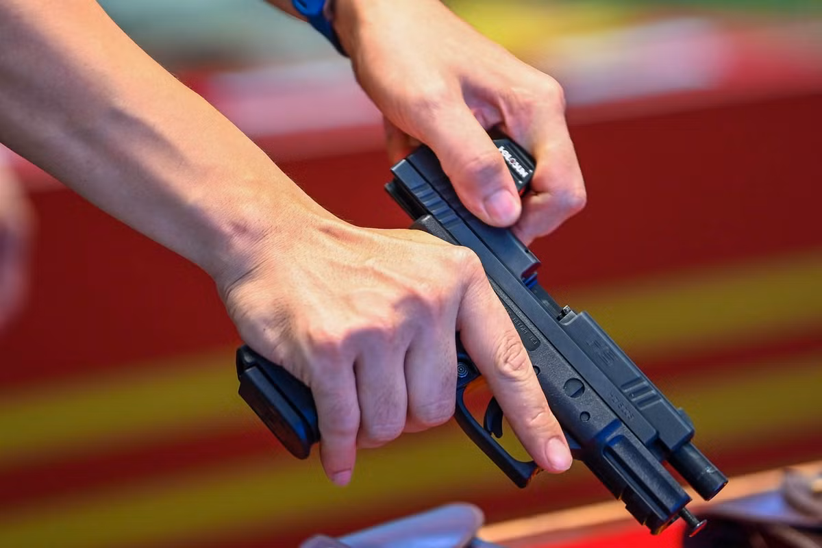 Nhiều loại súng lục như Glock19, HS11, HS9, SVN 88, Glock 34, APX, PX4... cũng được trưng bày tại triển lãm.