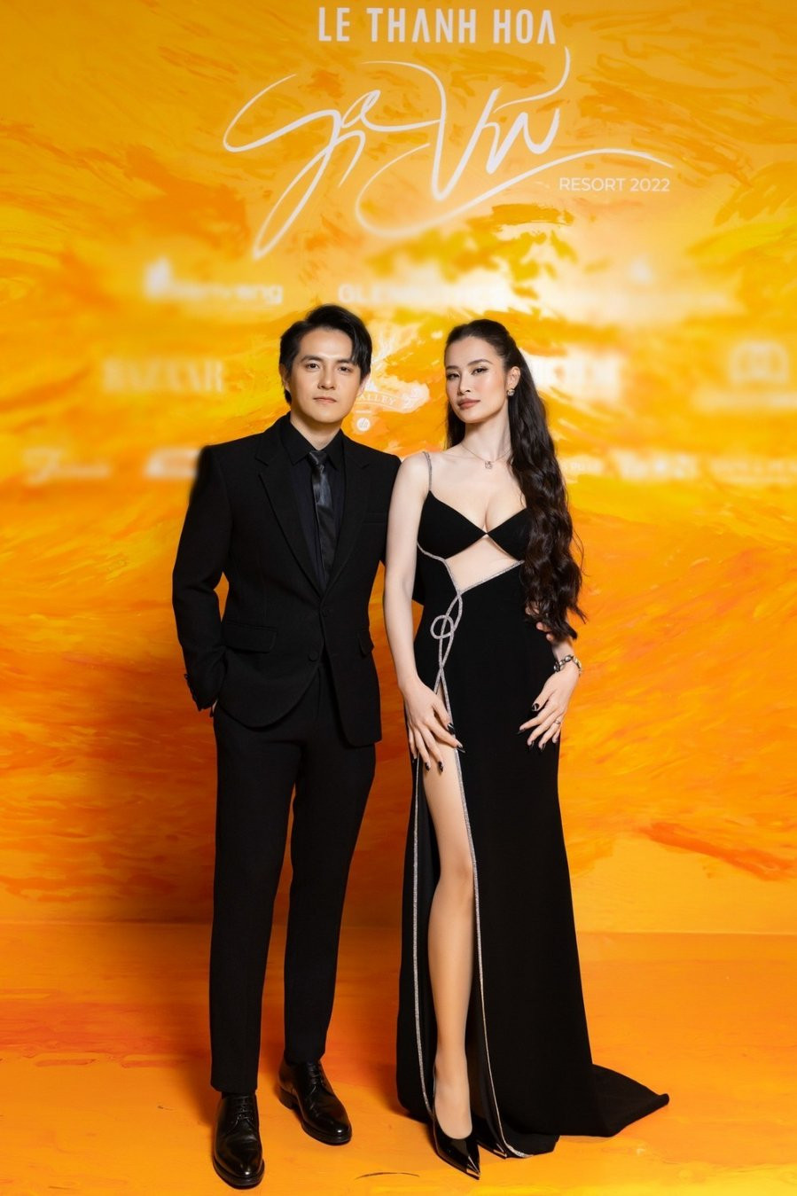 Dong Nhi me man vay ao xe ta quyen ru tu tham do toi tiec cuoi