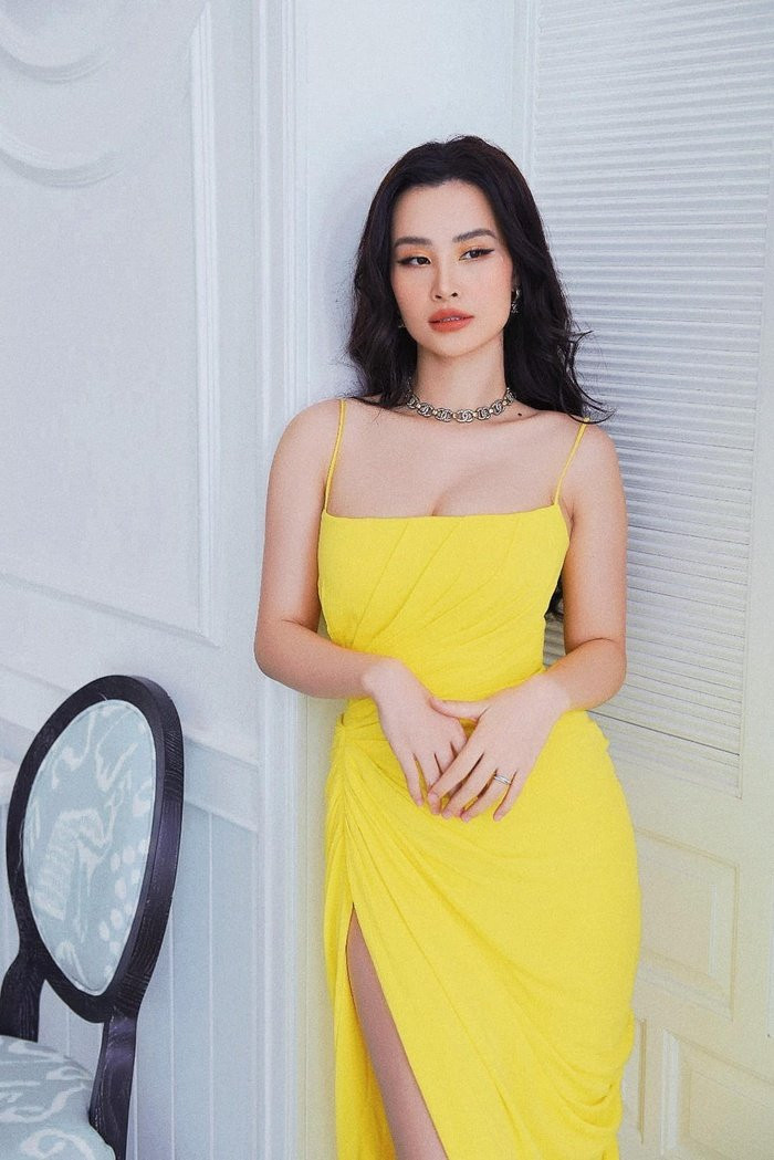 Dong Nhi me man vay ao xe ta quyen ru tu tham do toi tiec cuoi-Hinh-4